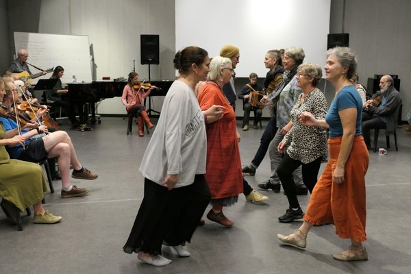 2026-415 Happy Wall danse 3